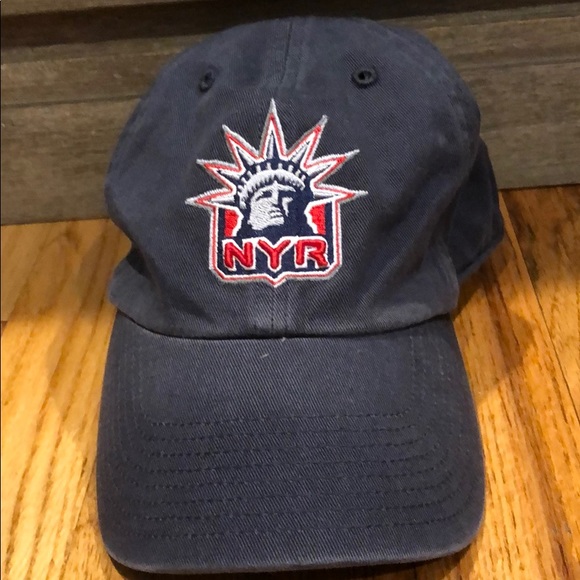 nyr hat